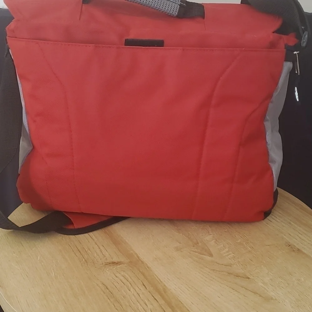 Athletic Works Messenger Bag with shoulder strap